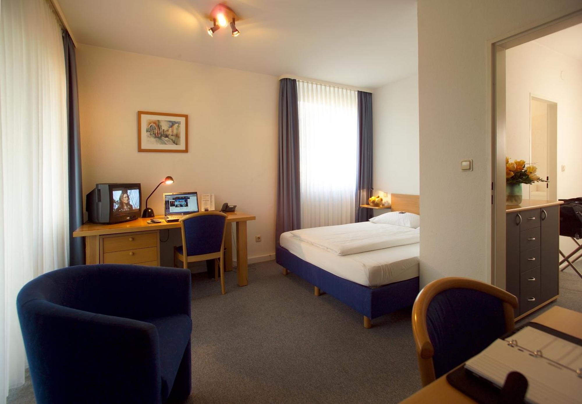 Central Hotel Эшборн Экстерьер фото