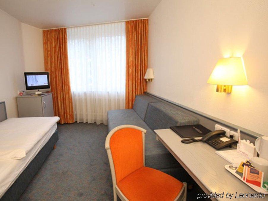 Central Hotel Эшборн Экстерьер фото