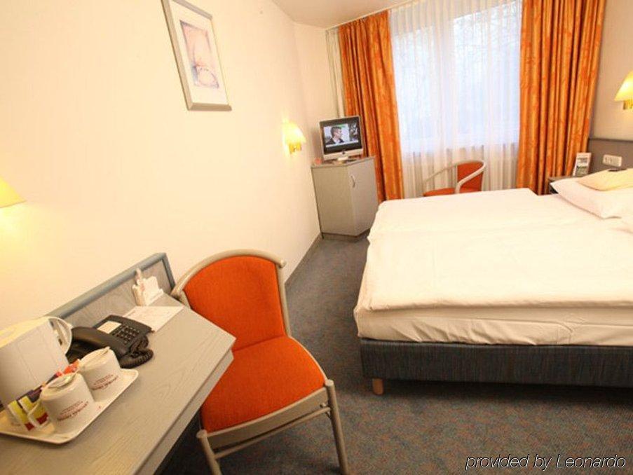 Central Hotel Эшборн Экстерьер фото