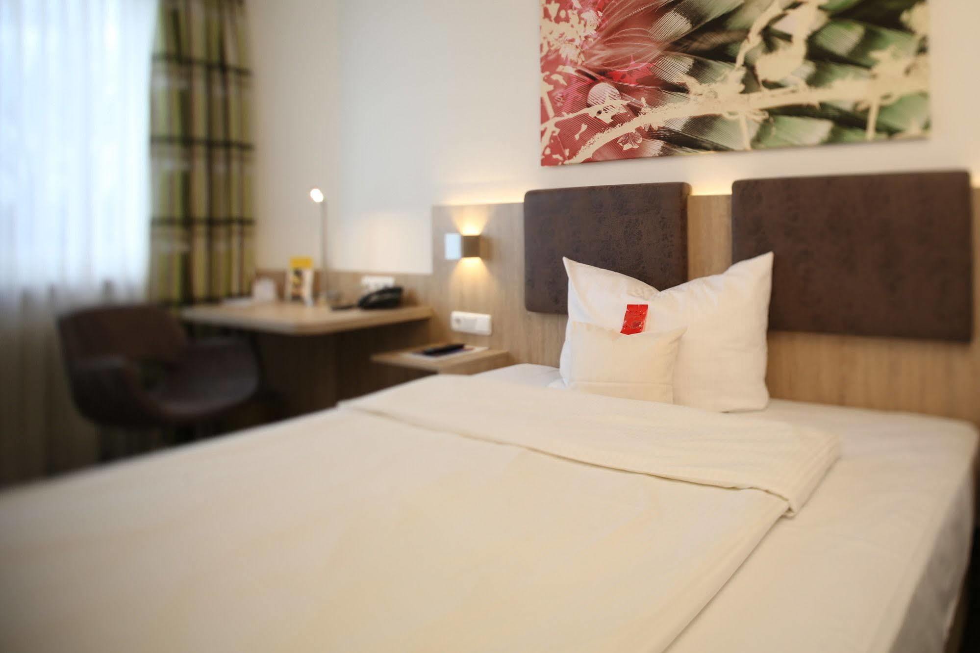 Central Hotel Эшборн Экстерьер фото